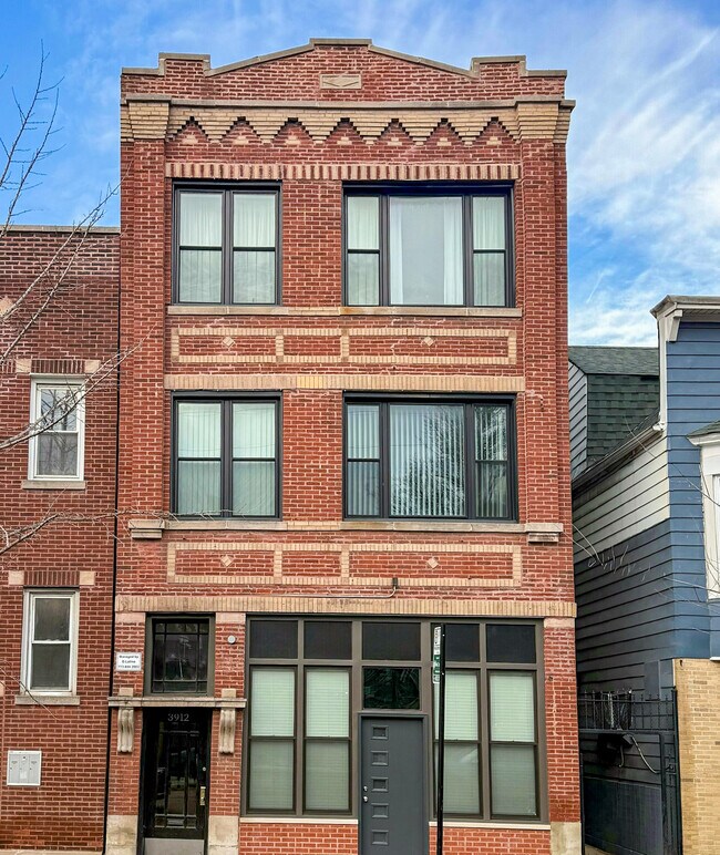 More details for 3912 N Ashland Ave, Chicago, IL - Multifamily for Sale