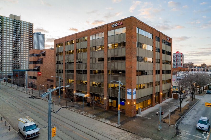 1035 7th Ave SW, Calgary, AB à louer - Photo du bâtiment - Image 1 de 5