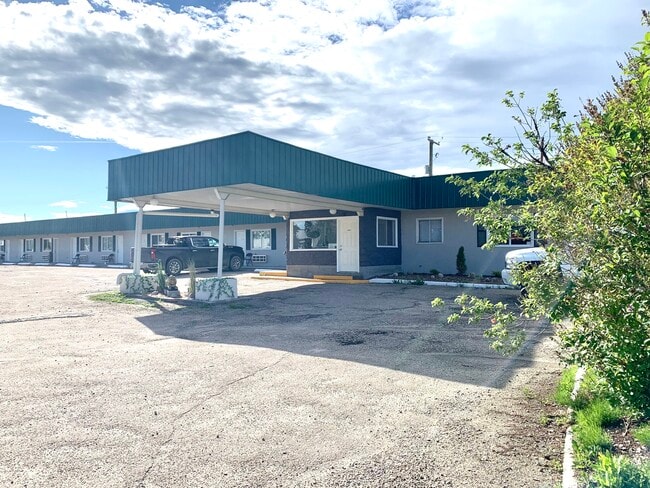 Plus de détails pour 5604 4 Ave, Edson, AB - Services hôteliers à vendre