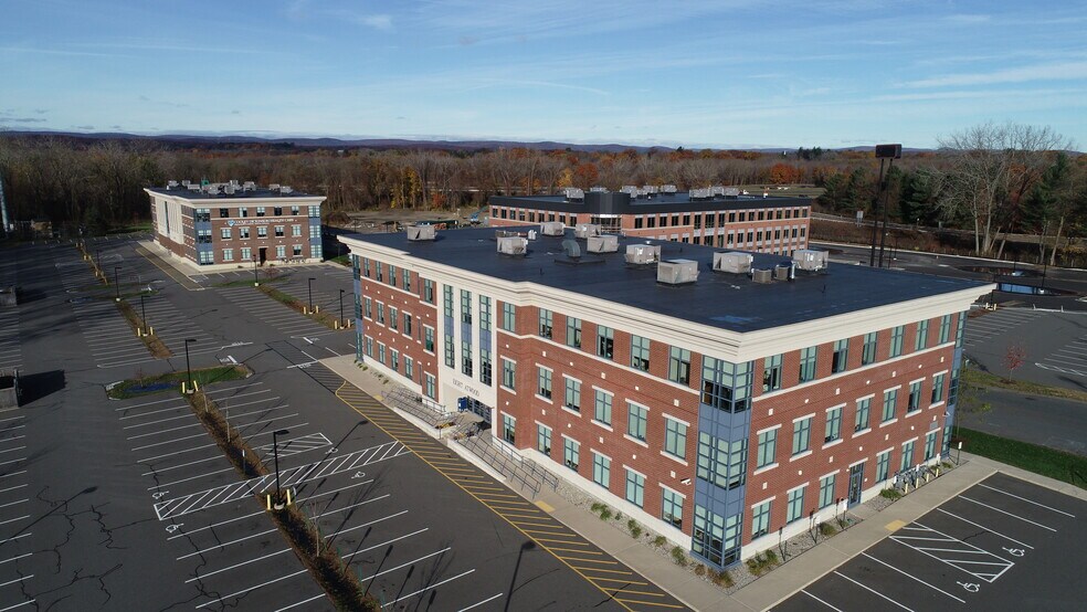 33 Atwood dr, Northampton, MA à louer - Photo du bâtiment - Image 2 de 6
