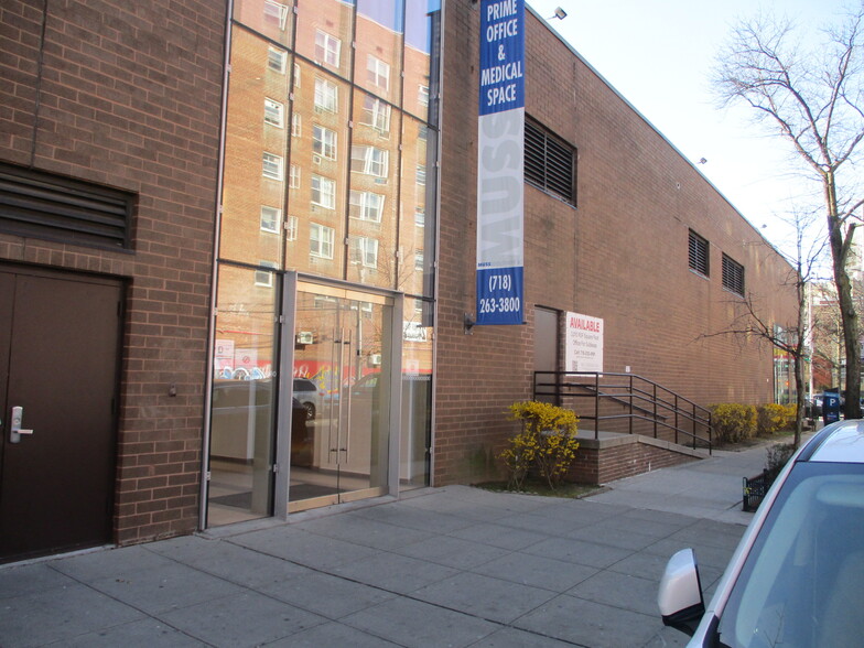 41-61 Kissena Blvd, Flushing, NY for lease - Building Photo - Image 1 of 6