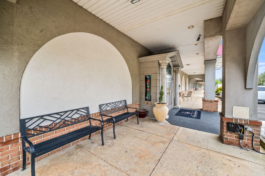 2201-2233 Galloway Rd, Bensalem, PA à louer - Photo du bâtiment - Image 3 de 29