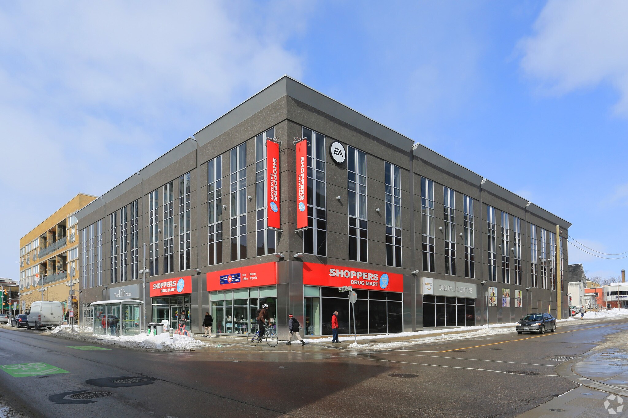 260 King St W, Kitchener, ON for lease Primary Photo- Image 1 of 4