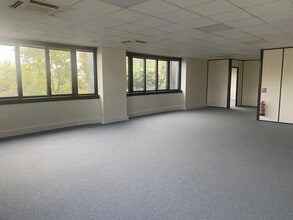 Office in Saint-Didier-au-Mont-d'Or for lease Interior Photo- Image 2 of 2