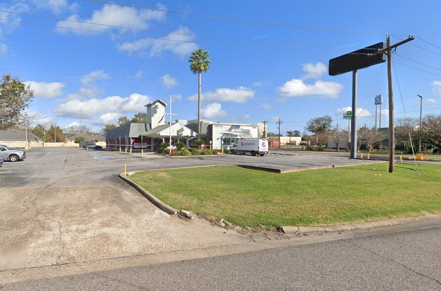 2820 I-10 E, Beaumont, TX à louer - Photo du bâtiment - Image 1 de 7