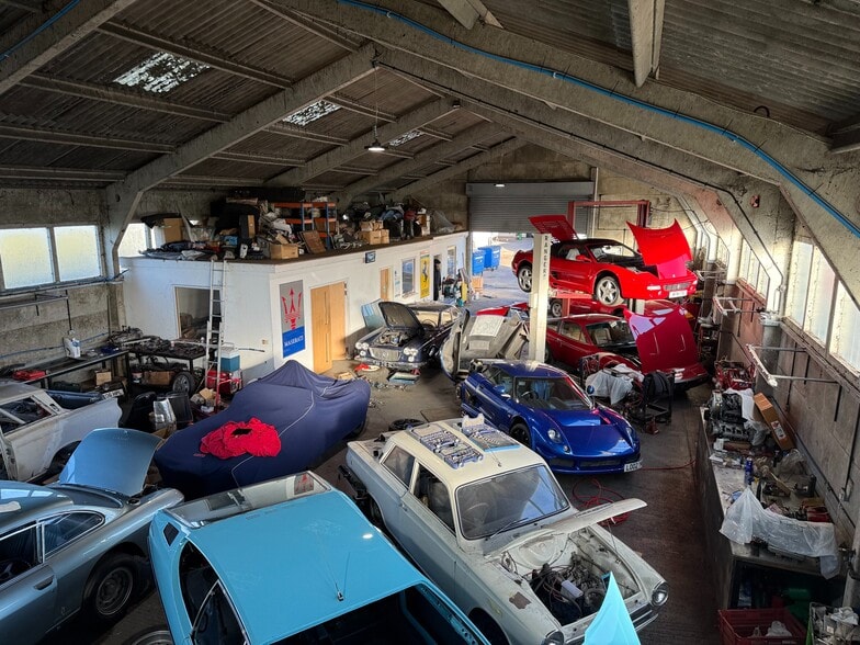 Unit 12 Ridge Farm, Horsham Road, Rowhook, Horsham for lease - Interior Photo - Image 2 of 4