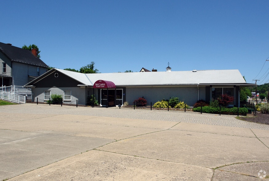 Parkersburg portfolio of 2 properties for sale on LoopNet.ca - Primary Photo - Image 1 of 2