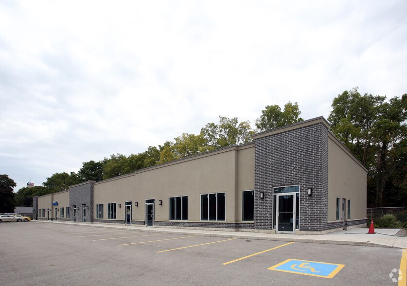 300 Main St, Woodstock, ON à vendre - Photo principale - Image 1 de 1
