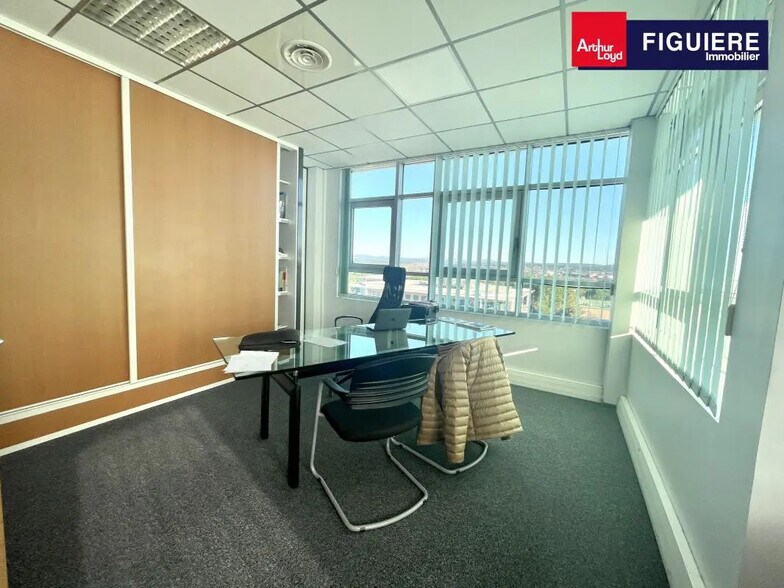 Office in Aix-en-Provence for lease - Interior Photo - Image 2 of 12