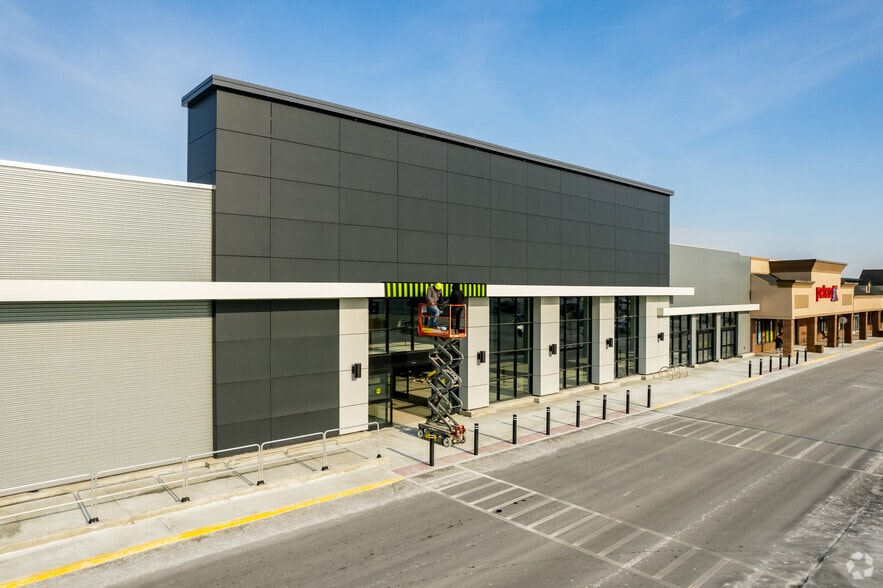 2627-2951 S Rochester Rd, Rochester Hills, MI for lease - Primary Photo - Image 1 of 6