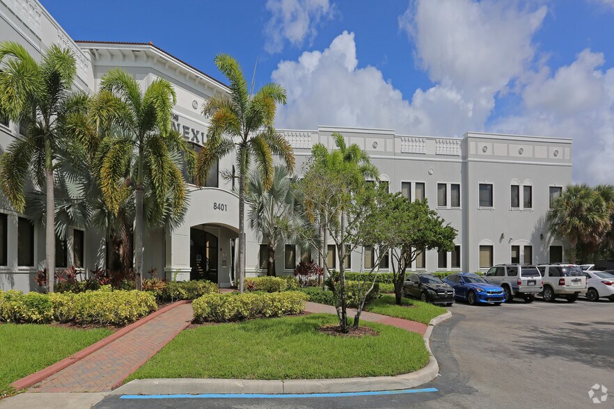 8461 Lake Worth Rd, Lake Worth, FL à louer - Photo principale - Image 2 de 2