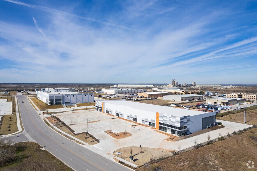 250 Gateway, Kyle, TX à louer - Aérien - Image 3 de 5