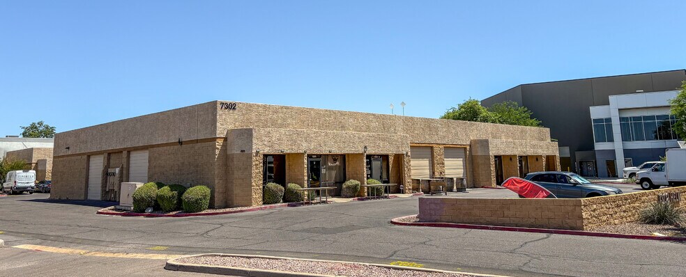 7302 E Helm Dr, Scottsdale, AZ à vendre - Photo du bâtiment - Image 2 de 5