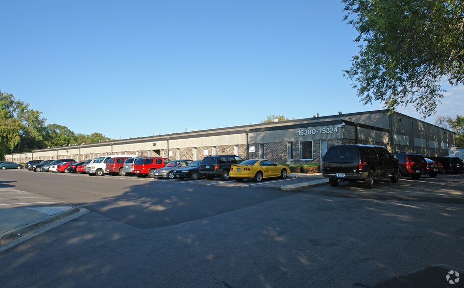 15300-15324 Minnetonka Industrial Rd, Minnetonka, MN à louer - Photo du bâtiment - Image 1 de 6