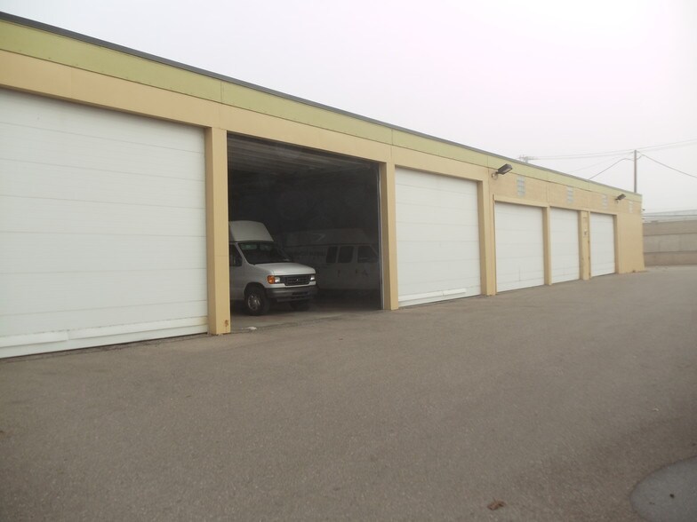 1220 E 9 Mile Rd, Ferndale, MI à vendre - Photo du bâtiment - Image 3 de 11