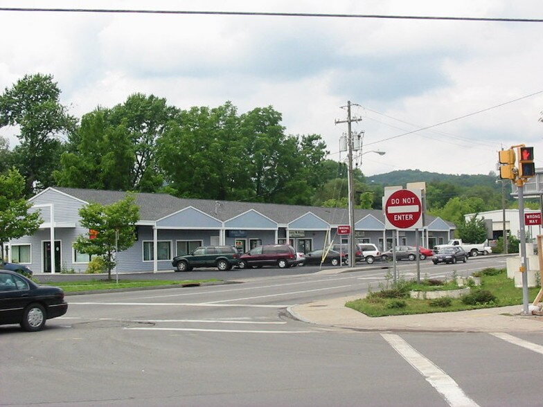 220-228 S Fulton St, Ithaca, NY à louer - Photo du bâtiment - Image 1 de 5