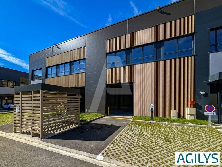 8 Rue Denis Papin, Trappes for lease - Building Photo - Image 3 of 15