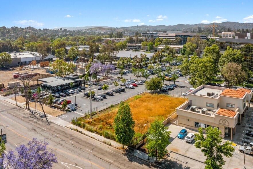Oxnard Street Portfolio portefeuille de 2 propriétés à vendre sur LoopNet.ca - Photo du bâtiment - Image 3 de 3