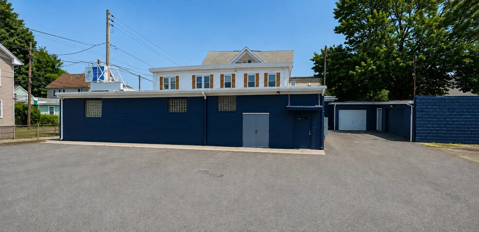 1286 Cranston St, Cranston, RI for sale - Building Photo - Image 2 of 3