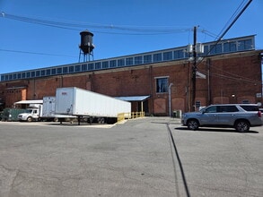 90 Dayton Ave, Passaic, NJ à louer Photo du bâtiment- Image 1 de 5
