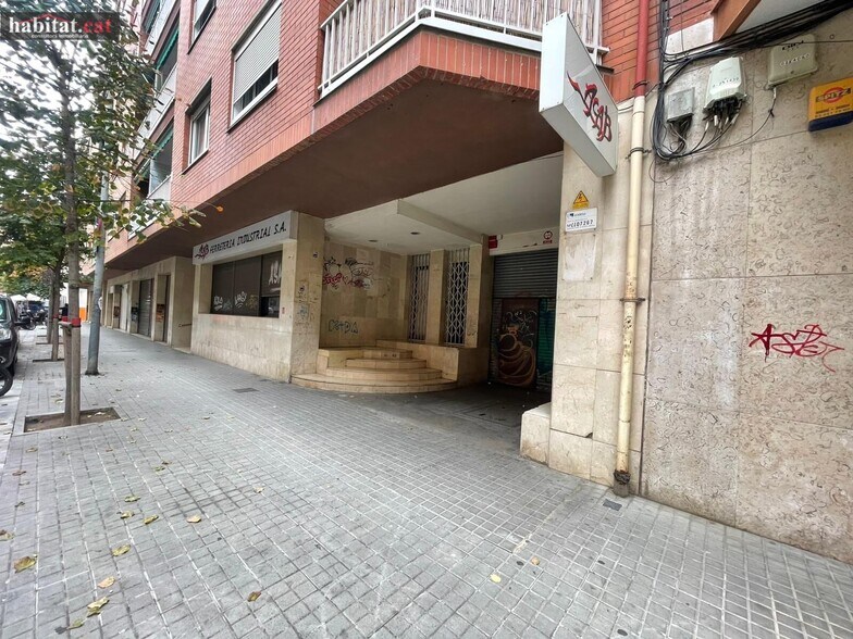 Immeuble residentiel dans L'Hospitalet de Llobregat, Barcelona à vendre - Photo du bâtiment - Image 3 de 3
