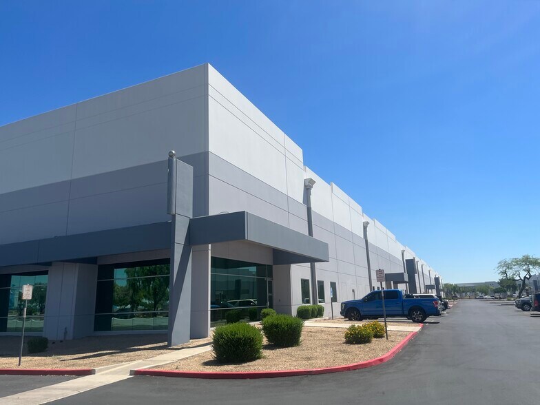 405 N 75th Ave, Phoenix, AZ à louer - Photo du bâtiment - Image 3 de 9