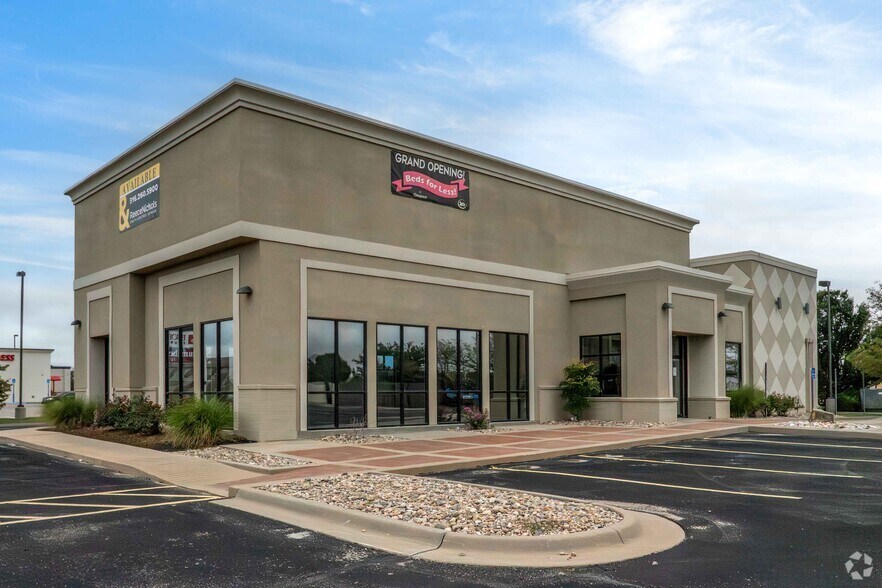 11747 E Kellogg Dr, Wichita, KS à vendre - Photo du bâtiment - Image 2 de 3