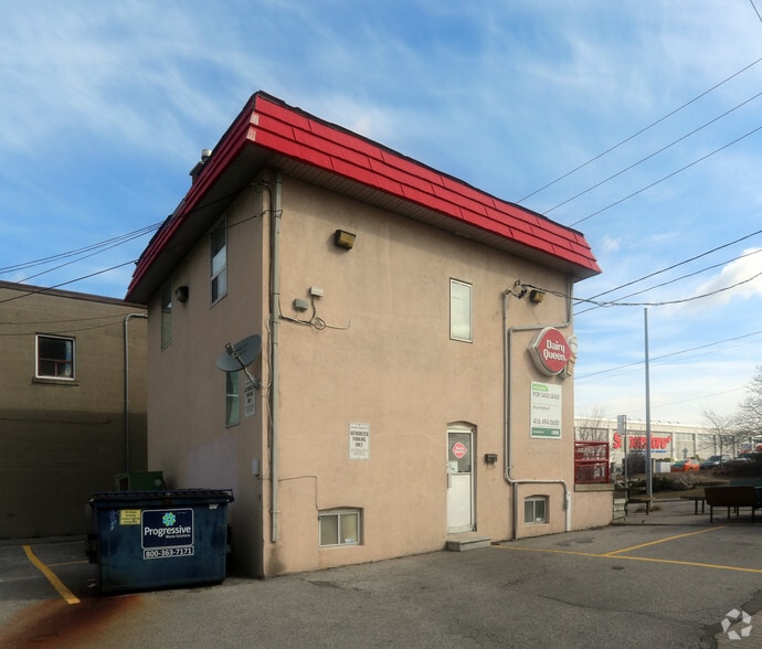 2538 Weston Rd, Toronto, ON à louer - Photo du bâtiment - Image 2 de 2