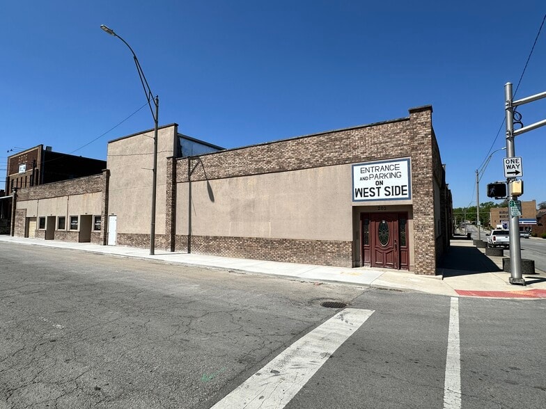 201 W 3rd St, Marion, IN à vendre - Photo du bâtiment - Image 2 de 15