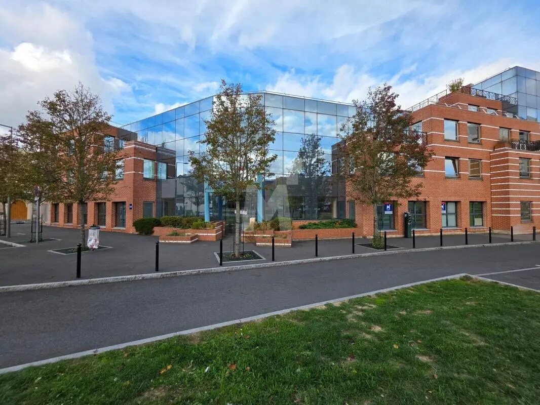Bureau dans Évry-Courcouronnes à louer Photo du bâtiment- Image 1 de 13