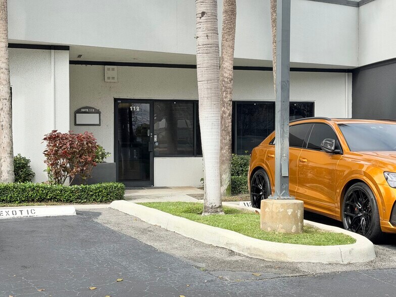 1239 E Newport Center Dr, Deerfield Beach, FL for sale - Primary Photo - Image 1 of 19