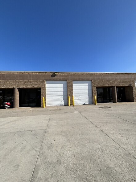1125-1147 W Dennis Ave, Olathe, KS à louer - Photo du bâtiment - Image 3 de 5