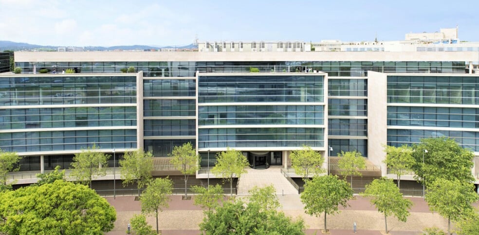 Avinguda Can Fatjó dels Aurons, 9, Cerdanyola del Vallès, Barcelona for lease - Primary Photo - Image 3 of 3