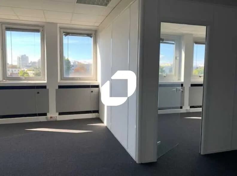 Office in Marly-le-Roi for lease - Interior Photo - Image 3 of 5