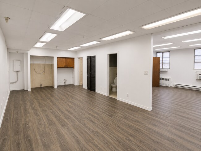 Plus de détails pour 372 Ten Eyck St, Brooklyn, NY - Local d'activités à louer