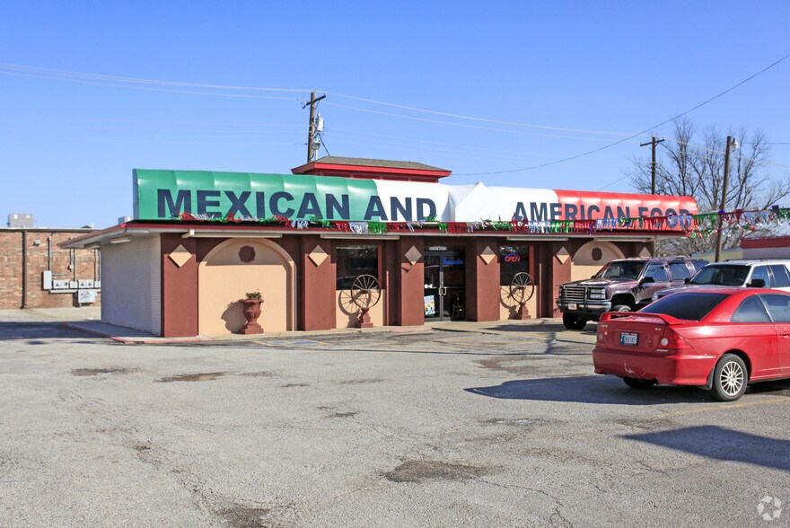SW 29TH STREET CORRIDOR IN OKC portfolio of 3 properties for sale on LoopNet.ca - Primary Photo - Image 2 of 3