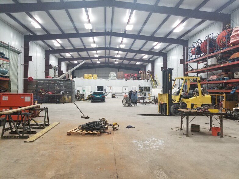 2112 Airport Rd, Conroe, TX à louer - Photo du bâtiment - Image 3 de 29