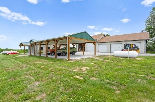 Plus de détails pour 11203 County Road 375, Saint Joseph, MO - Spécialité à vendre