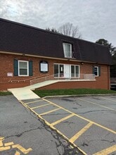 3504 Vest Mill Rd, Winston-Salem, NC à louer Photo du bâtiment- Image 2 de 7