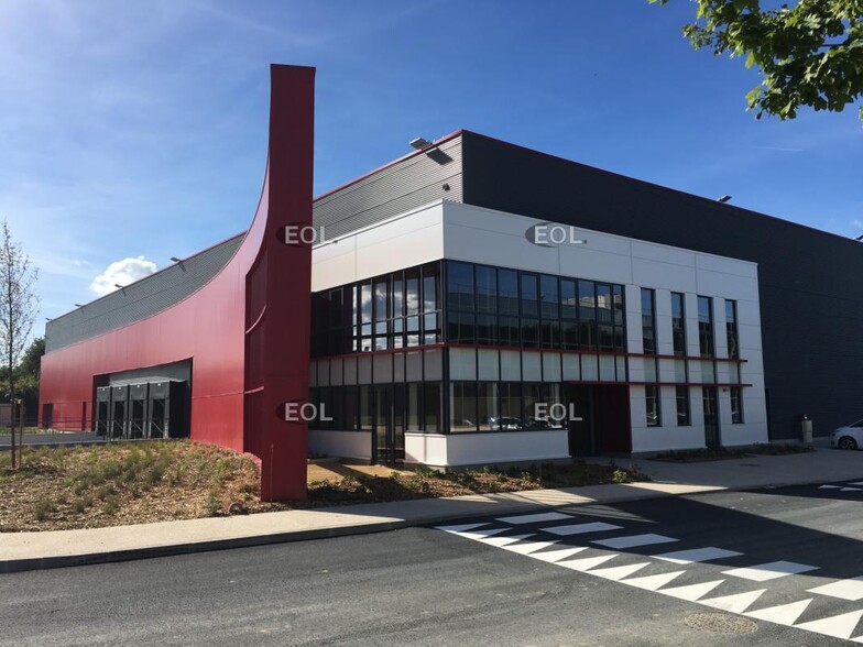 Industrial in Maurepas for lease - Building Photo - Image 3 of 4