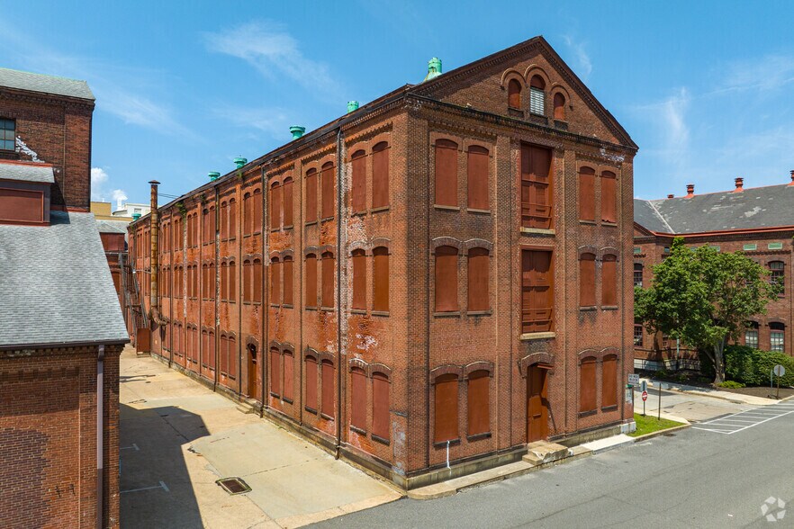 2275 Bridge St- Building 112, Philadelphia, PA à vendre - Photo du bâtiment - Image 1 de 2
