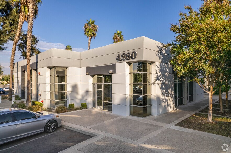 4100 Latham St, Riverside, CA à louer - Photo du bâtiment - Image 3 de 8