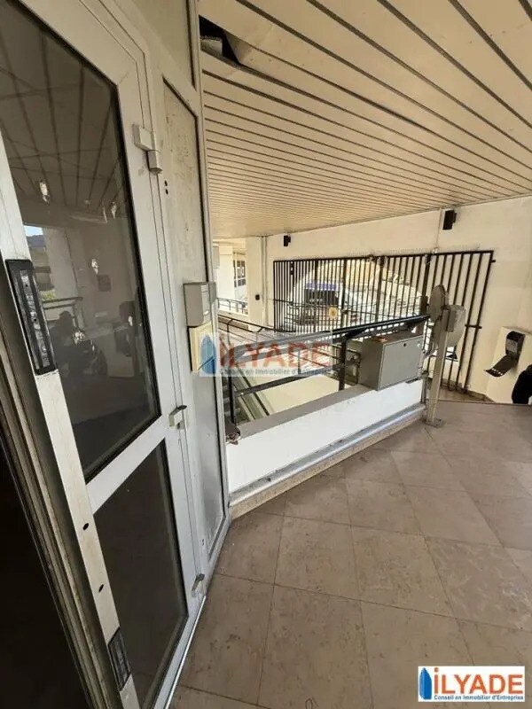 Office in Marseille for lease Interior Photo- Image 1 of 3