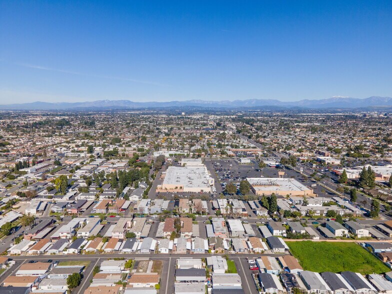 10851-10861 Palma Vista Ave, Garden Grove, CA à vendre - Photo du bâtiment - Image 3 de 14