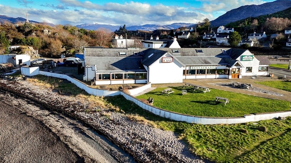 Castle Moil Restaurant & King Haakon Bar, Kyleakin for sale - Building Photo - Image 2 of 12