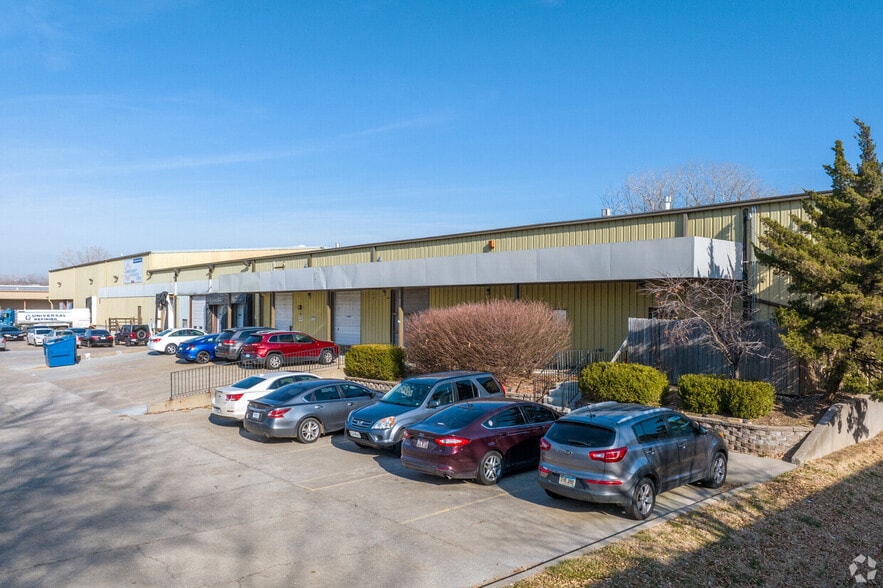 1811 N Topping Ave, Kansas City, MO for lease - Primary Photo - Image 1 of 9