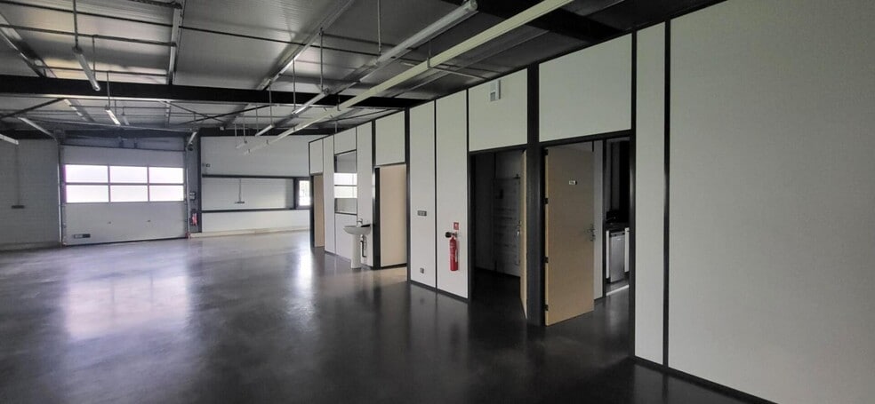 Flex in Limoges for lease - Interior Photo - Image 1 of 6