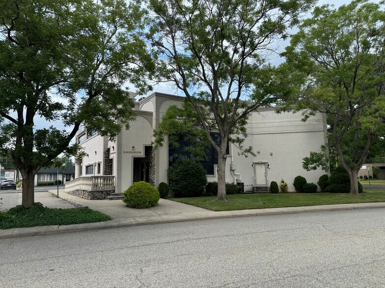 26-01 Pellack Dr, Fair Lawn, NJ à vendre - Photo du bâtiment - Image 1 de 7
