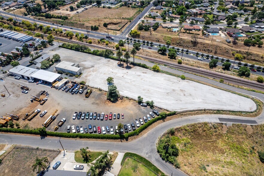 21600 Walnut Ave, Grand Terrace, CA à vendre - Photo du bâtiment - Image 3 de 18