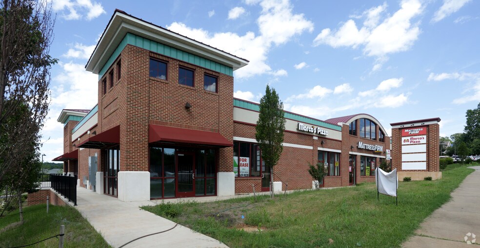 930 Olympia Dr, Charlottesville, VA à louer - Photo du bâtiment - Image 2 de 4